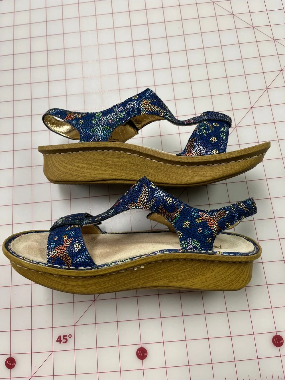 ALEGRIA Kendra Summer Casual Birdland Multi Navy T-Strap Wedge Slip-On Sandals 8